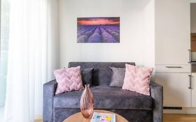 1Br Excellence, Fast To Centre By Hm